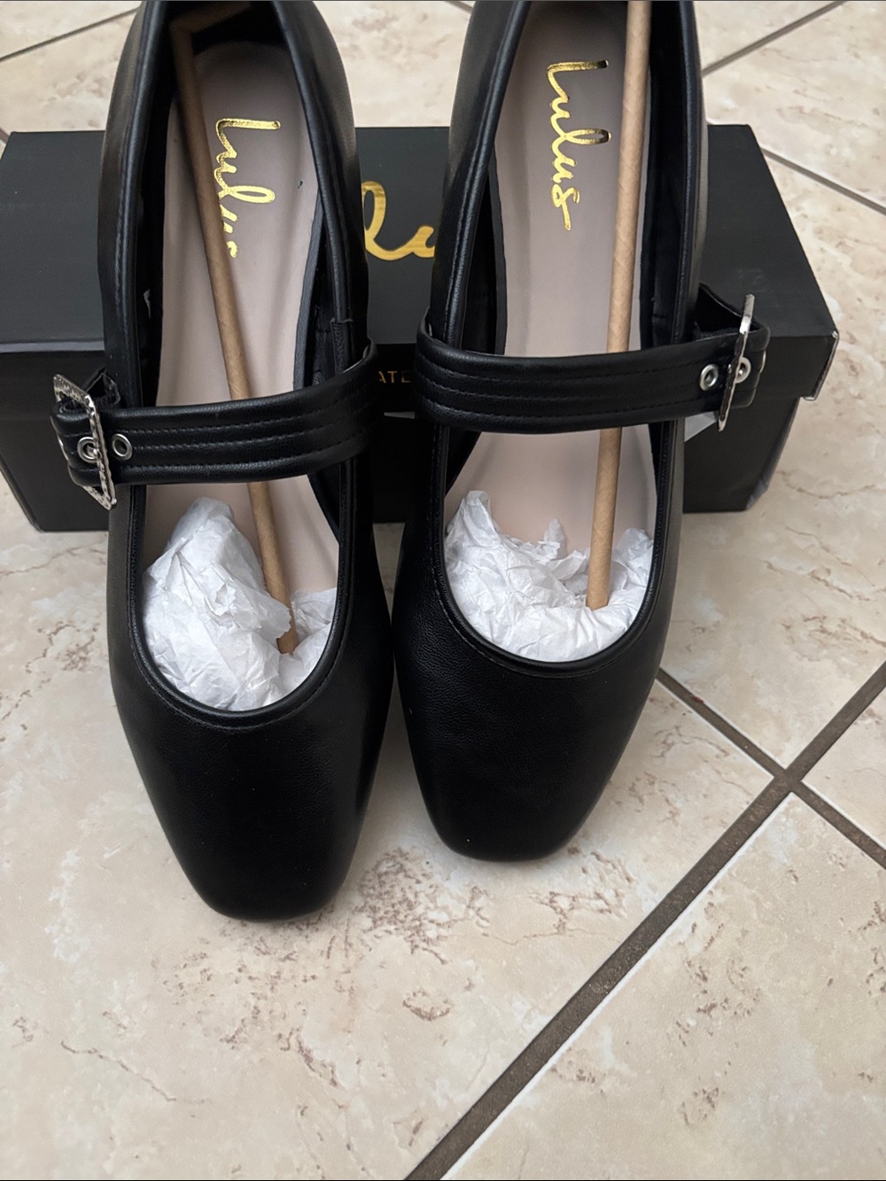 Lulu's Black Mary Jane Block Heel Pumps with Buckle Strap